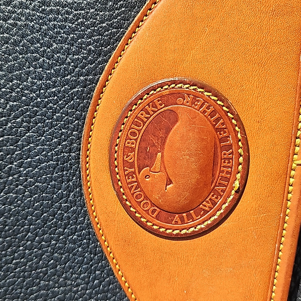 Dooney & Bourke vintage sholder bag - Picture 2 of 8